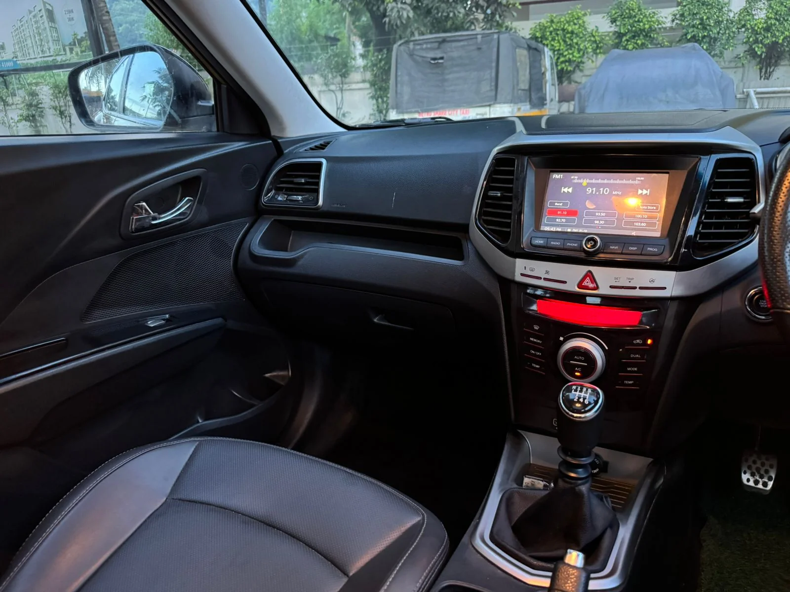 Mahindra XUV300 - Thumbnail 11